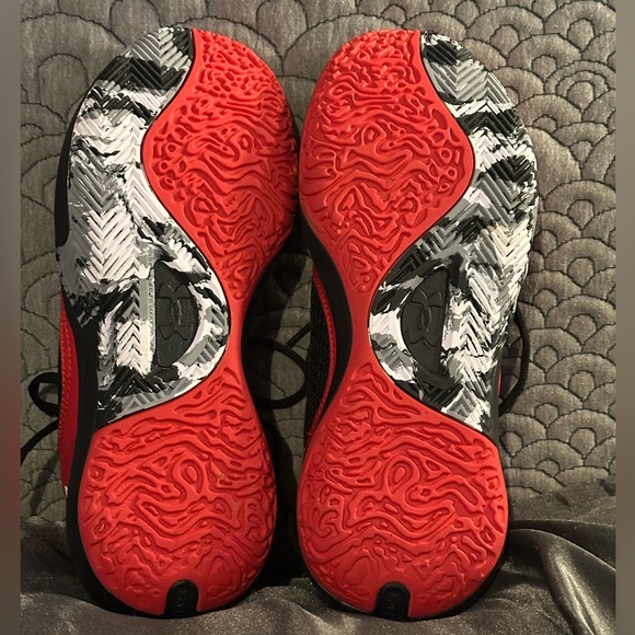 EUC men’s Under Armour Lockdown 6 red and black shoes size 9. - Picture 2 of 6